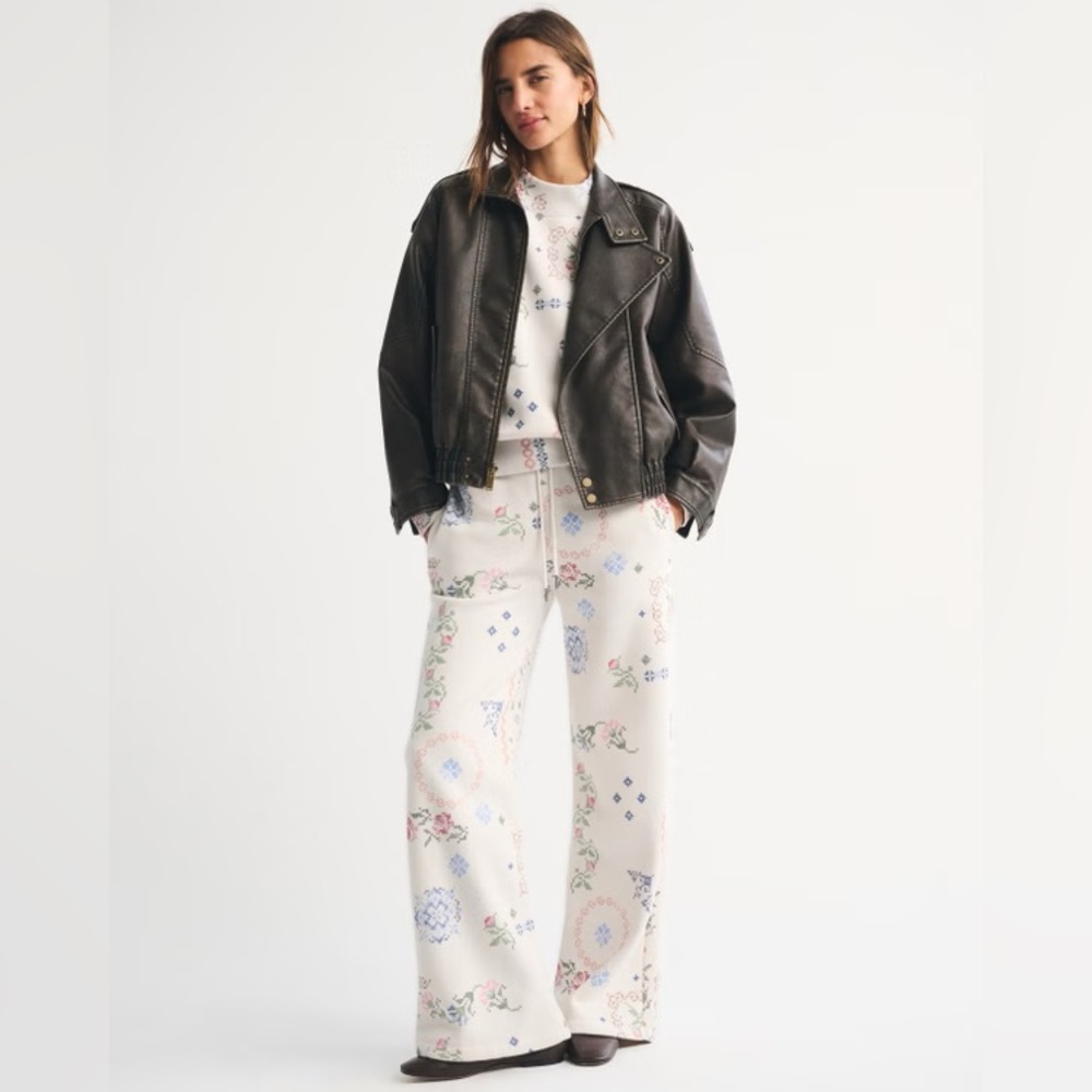 NWT Abercrombie & Fitch Cream Floral Sweat Pants